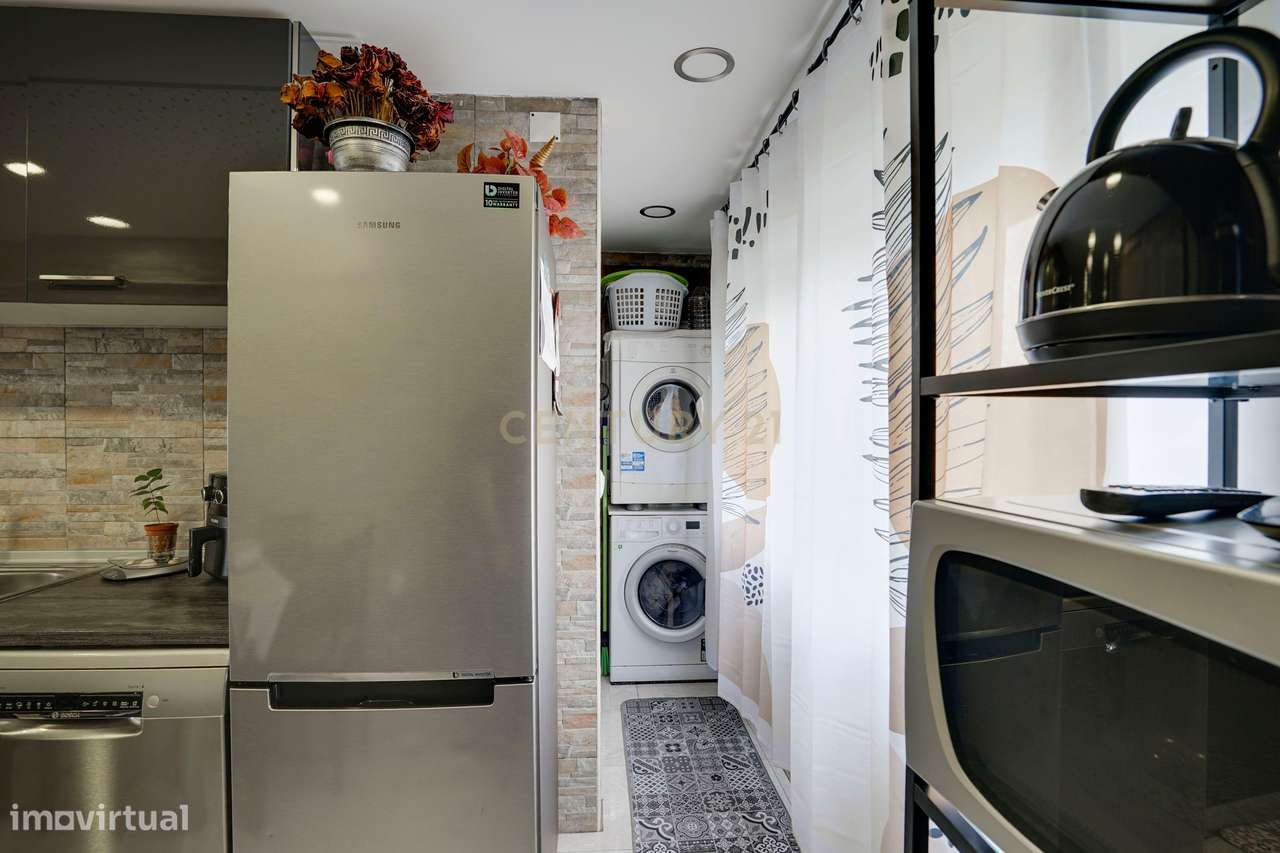 Apartamento para venda com 3 quartos em Camarate-5
