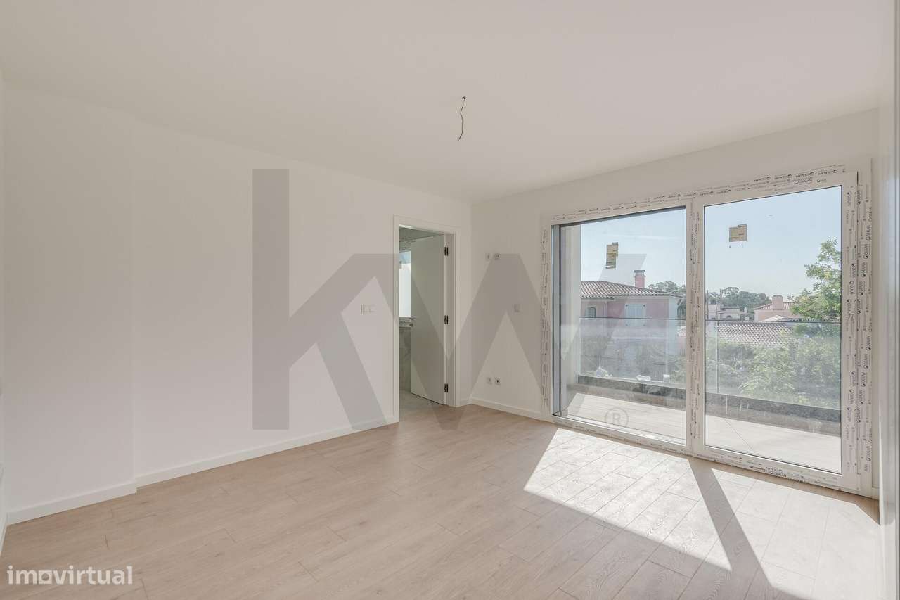 Moradia T4 (+1) em Condomínio Fechado em Cascais com jardim e piscina-30