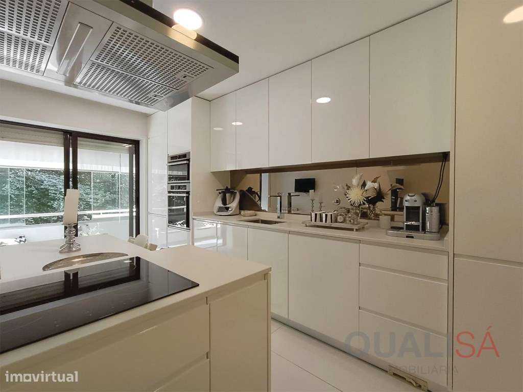 Apartamento T3 de gaveto com varandas, garagem fechada e excelentes...-15