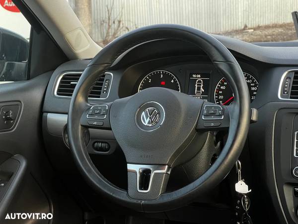 Volkswagen Jetta - 10