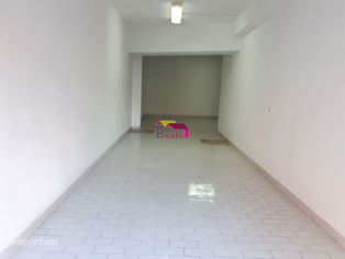 Garagem com 65 m2 - São Marcos