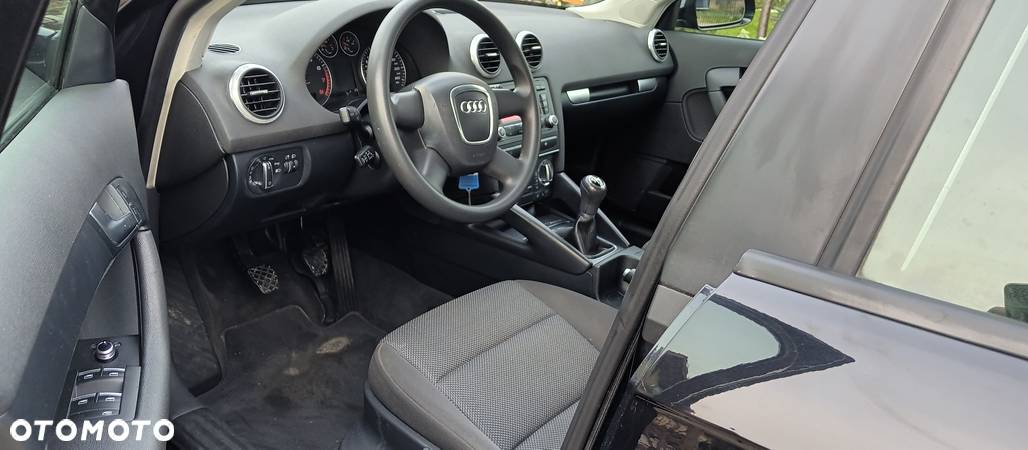 Audi A3 1.6 Ambiente - 17