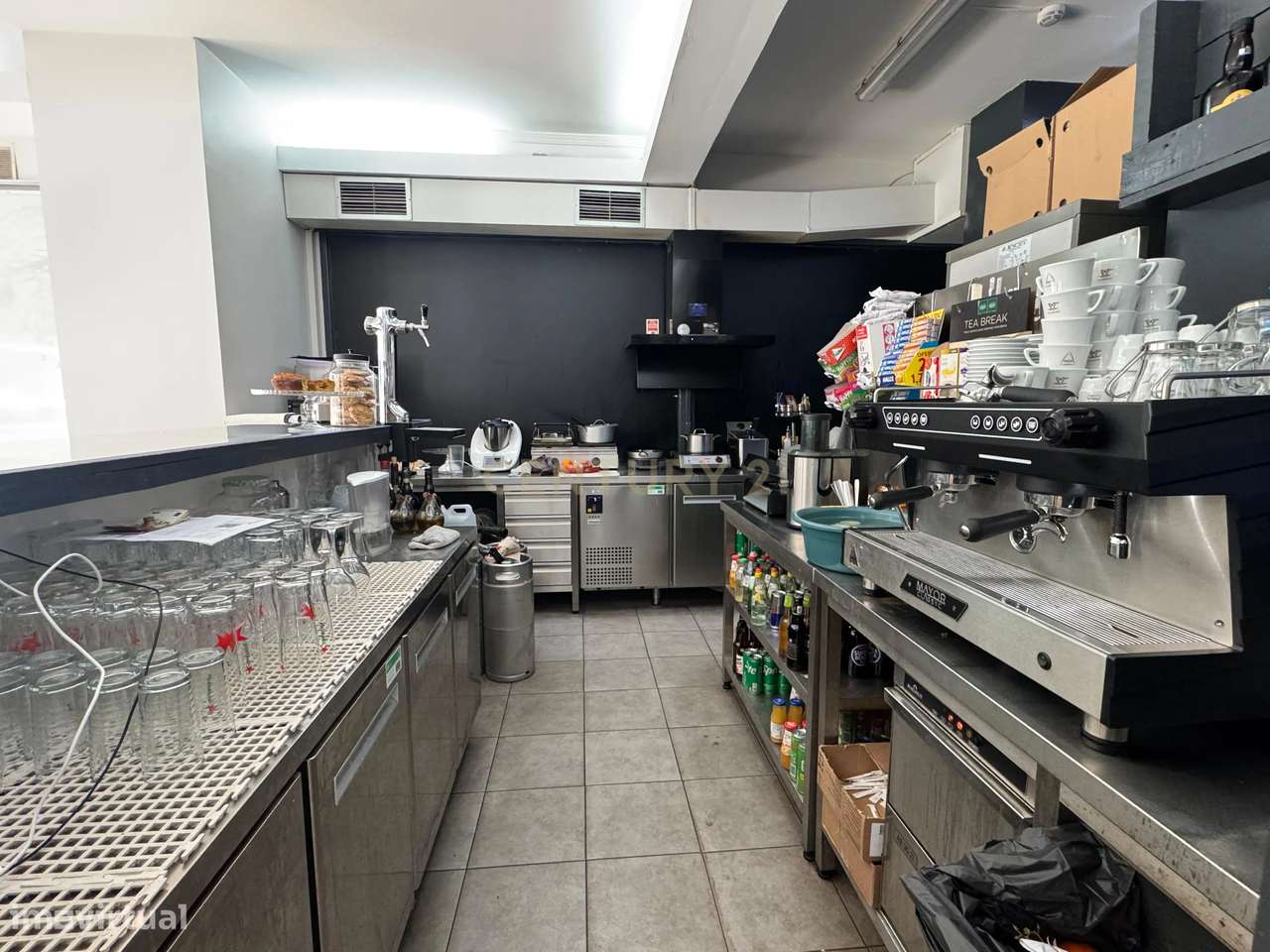 Mercearia Gourmet para trespasse junto ao Palácio de Cristal-16