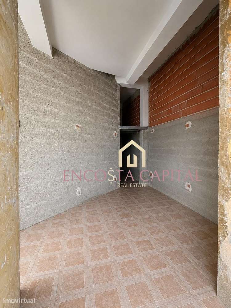 Apartamento T2 com mezanime Sacavém-11