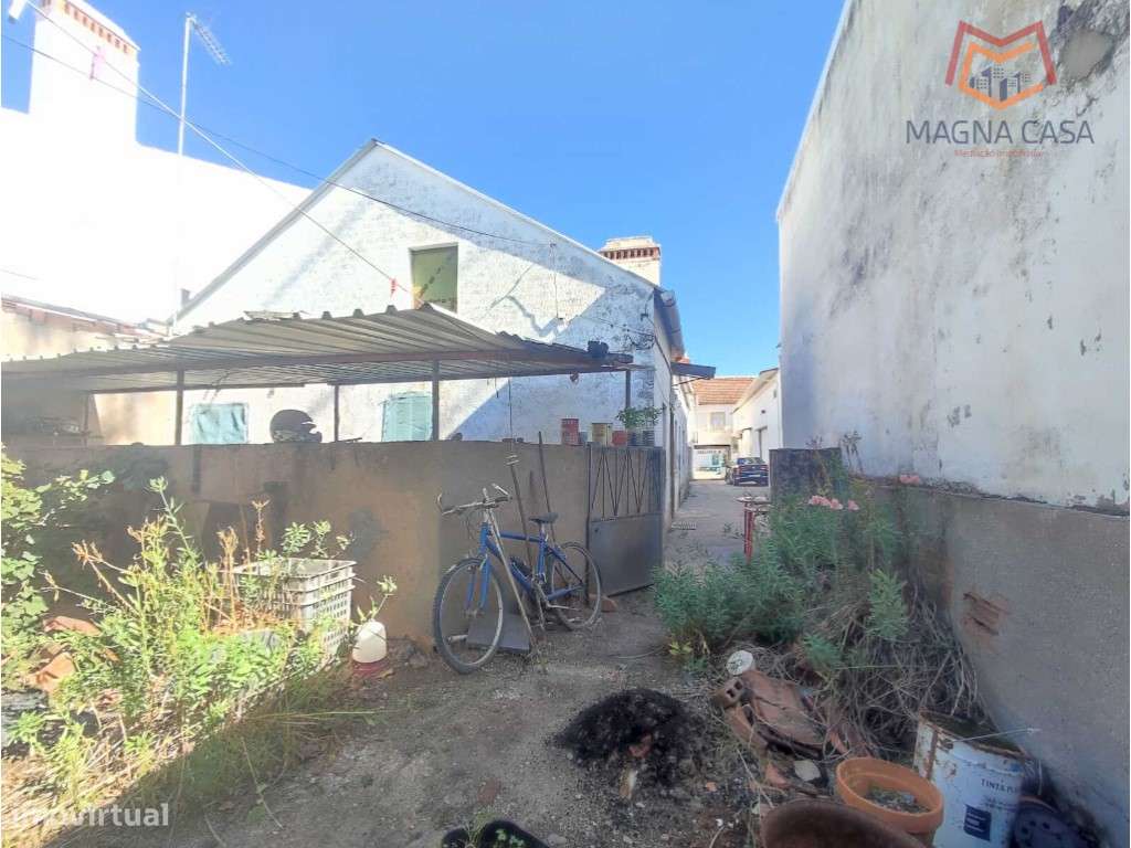 Moradia em Propriedade Total com 3 apartamentos T3, + 1 apartamento...-33