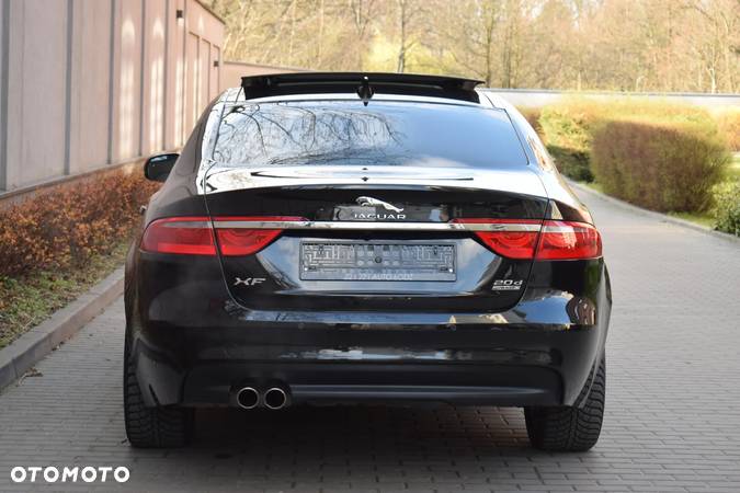 Jaguar XF 2.0 i4D AWD Prestige - 11