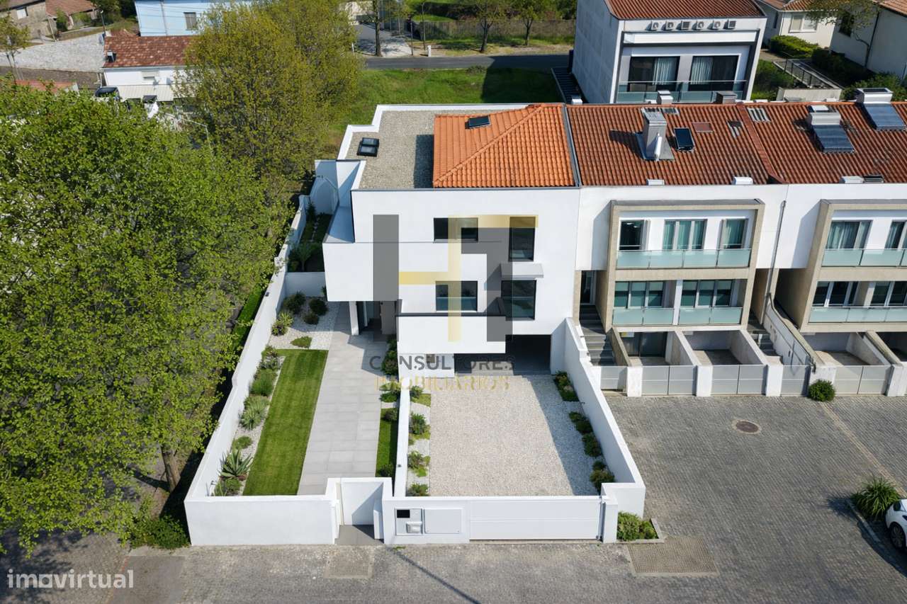 Moradia T3 | 235m² de Logradouro + Possibilidade de Piscina | Varanda-21