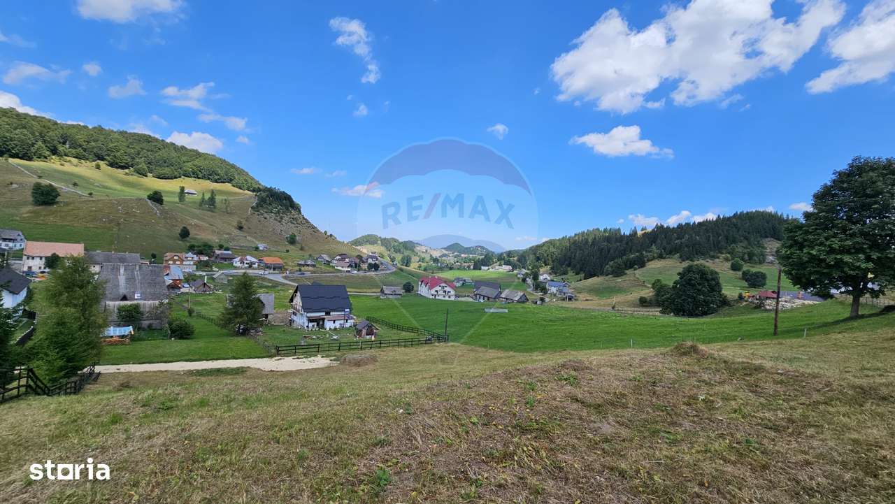 Teren la inaltime, 1034mp, Fundata- cea mai inalta localitate din tara - Imagine principală: 1/14