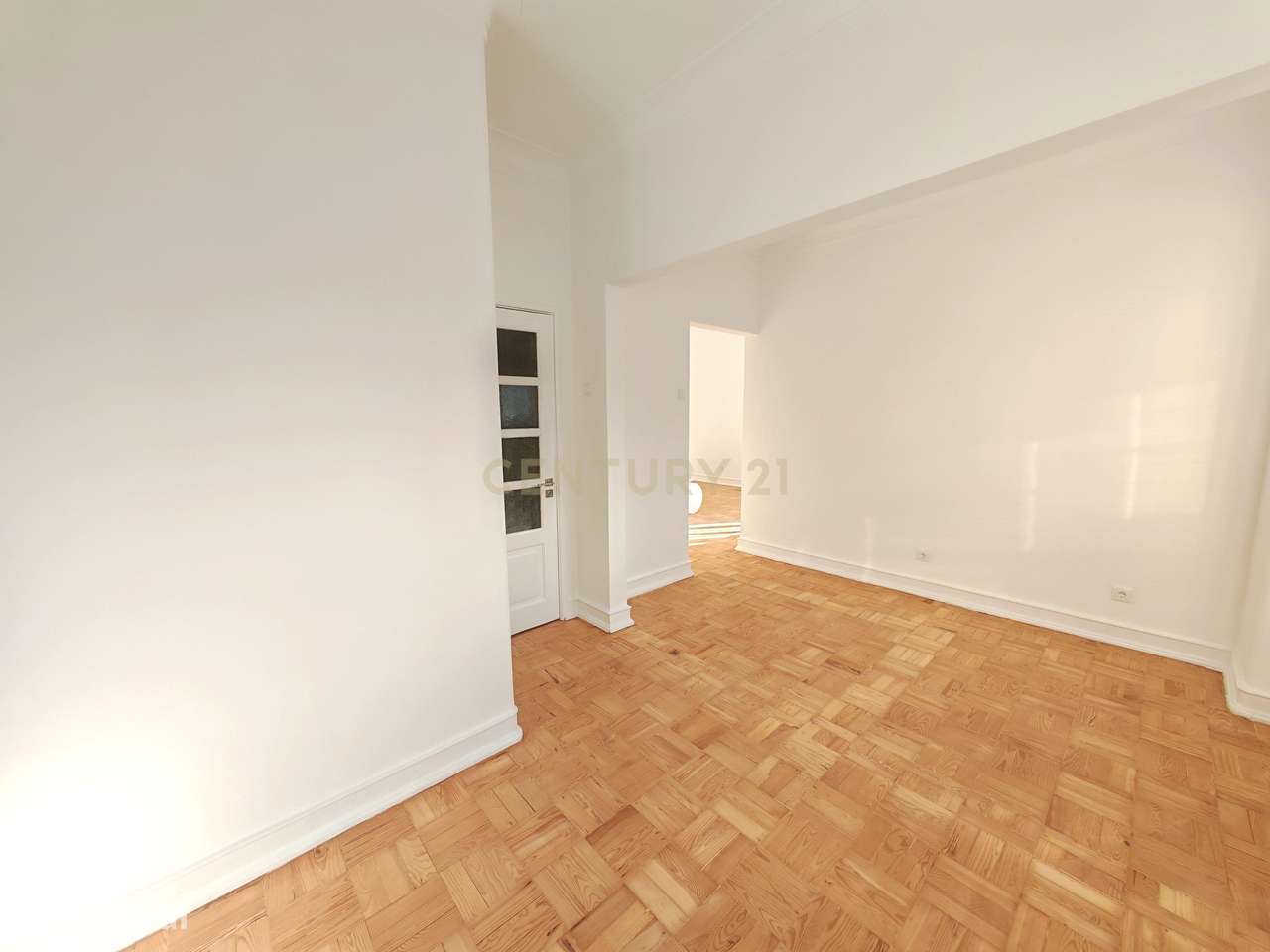 Apartamento T3+1 com varanda tipo terraço em Alvalade - Grande imagem: 4/28