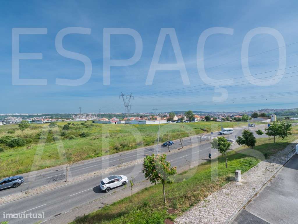 LOCALIZAÇÃO SOSSEGADA ! Bom Estado de Conservação! Parqueamento P/ ...-7