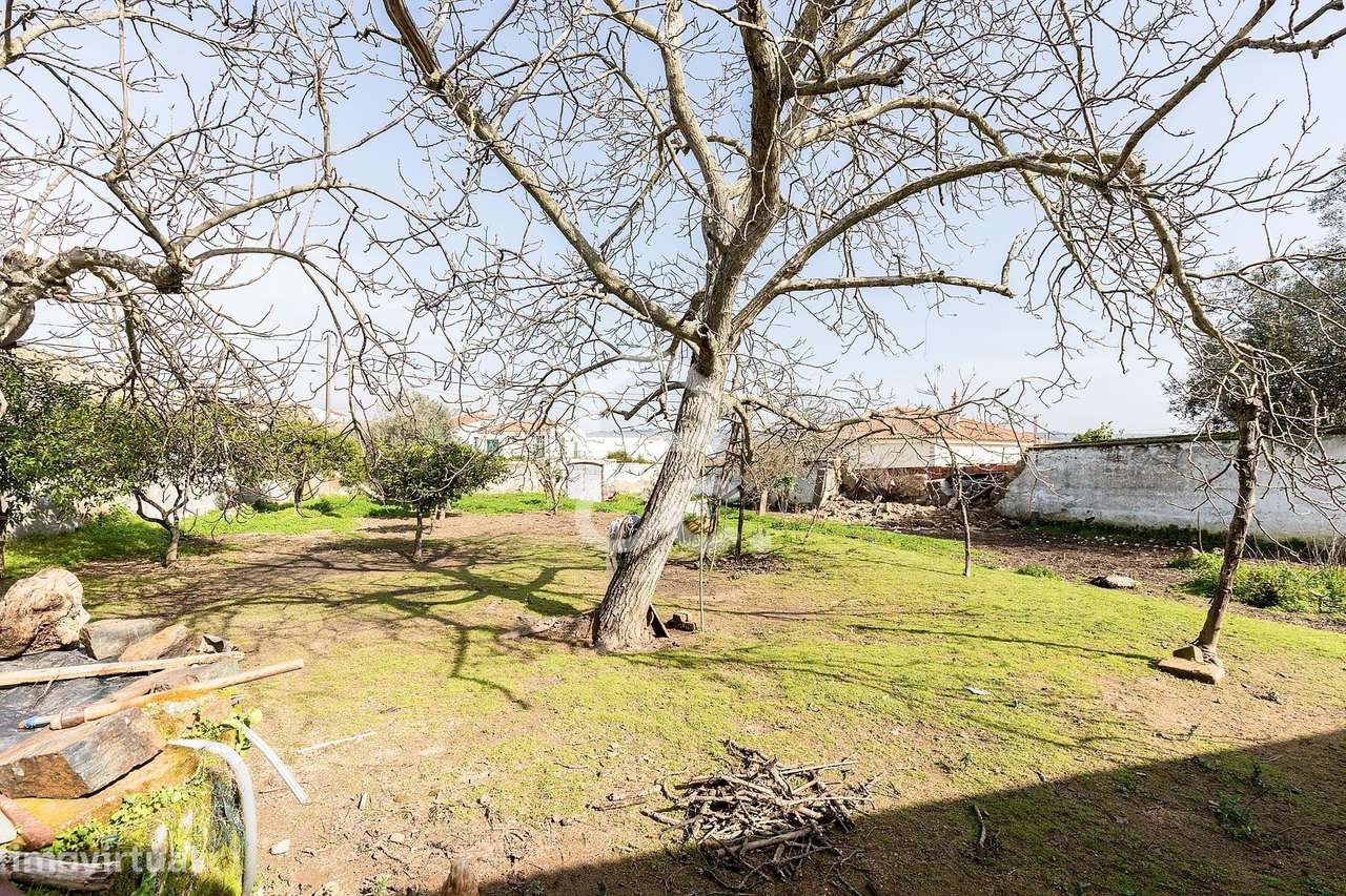 Moradia térrea c/ 311 m² de construção em lote de 1124 m² | Vila de Fr-41