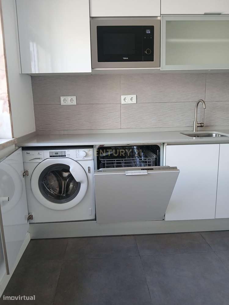 T2 TOTALMENTE REMODELADO EM ODIVELAS - Grande imagem: 3/19