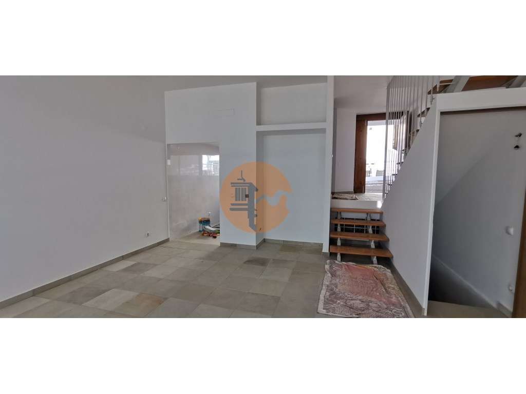 Moradia totalmente renovada numa zona calma onde predomina a habita... - Grande imagem: 5/58