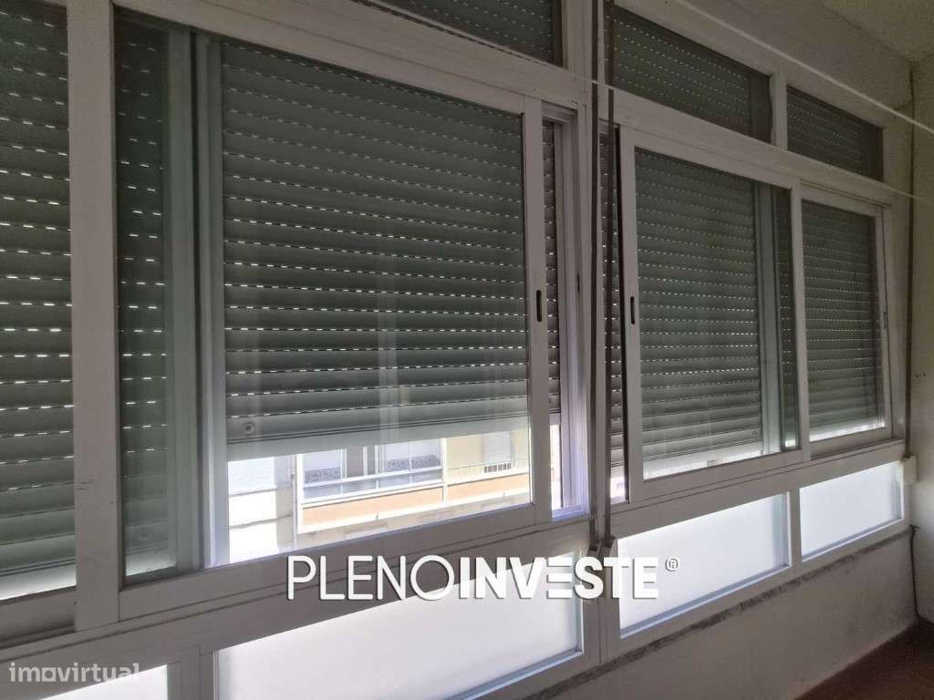 Apartamento T2 com Varandas na Torre da Marinha-17