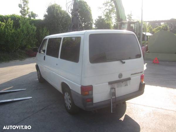 Dezmembrez VW Multivan T5 ,an 1998 , 2.5 TDI , tip motor ACV - 4