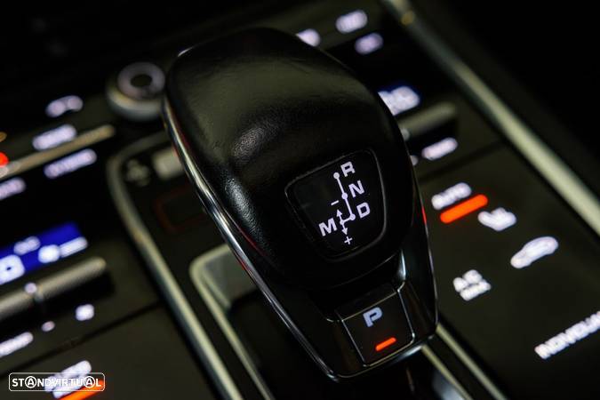 Porsche Panamera Sport Turismo 4 E-Hybrid 10 Years Edition - 31
