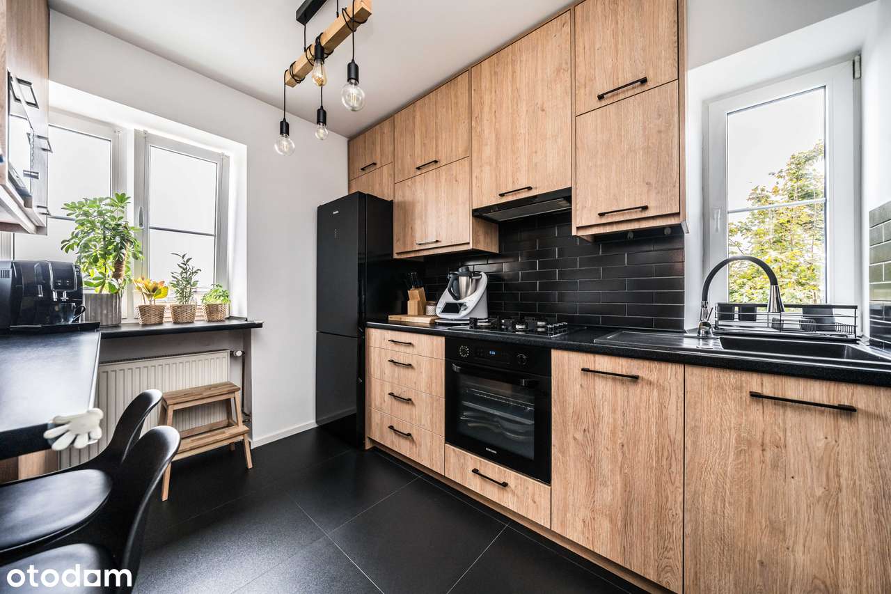 Gotowe do zamieszkania. Wyposażone. Osobna kuchnia. Garaż 20m2