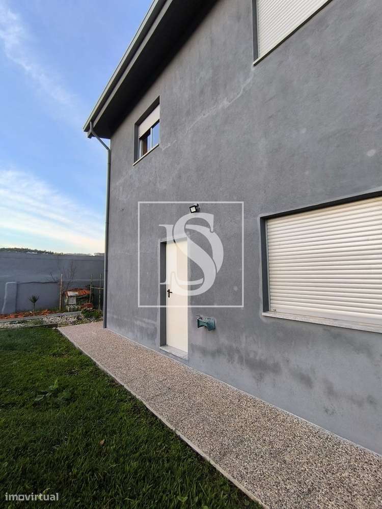 Moradia Isolada T3 em Vilar de Andorinho-15