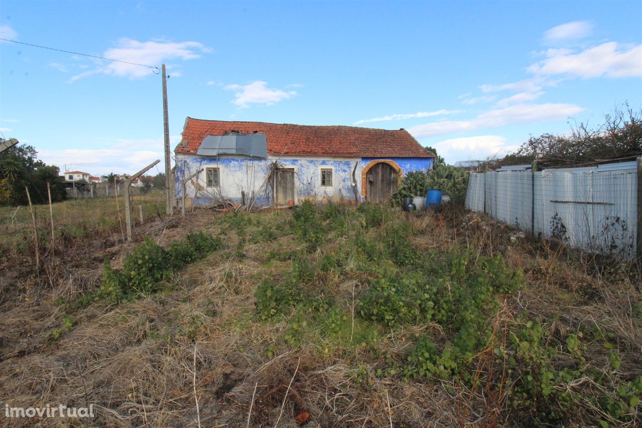 Moradia T2 / Terreno / Lavegadas / Monte Redondo / Leiria