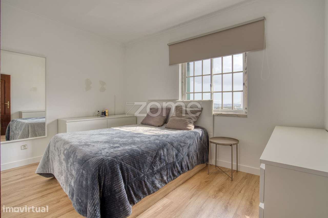 Moradia com terraço em Famões-23