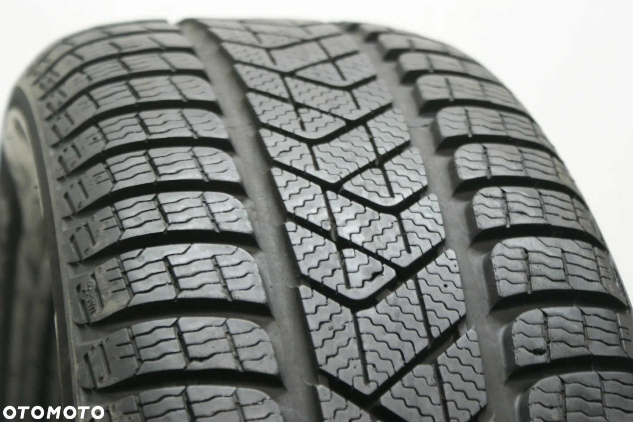 215/60R16 PIRELLI WINTER SOTTOZERO 3 , 7mm 2022r - 2