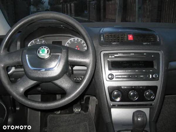 Skoda Octavia 1.6 Ambiente - 8