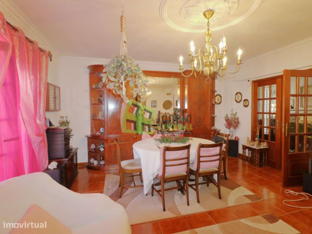 Moradia T3+1 com Quintal, Garagem em Vale de Milhaços-11