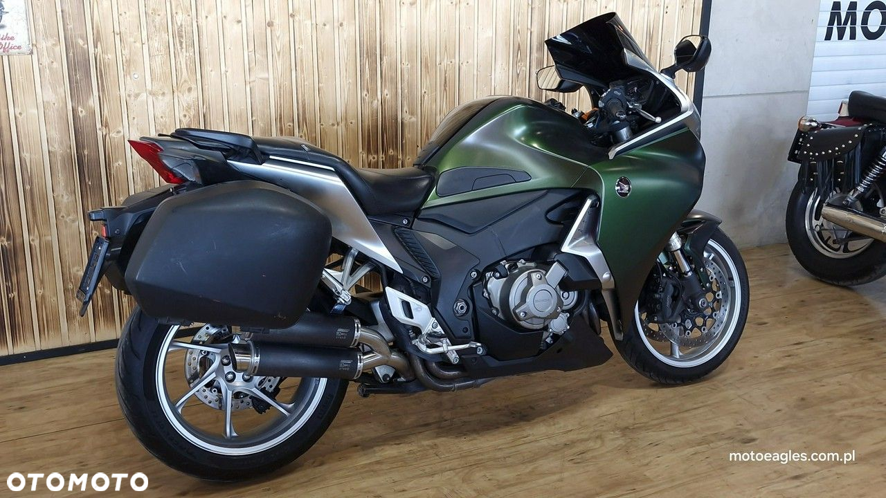 Honda VFR - 15