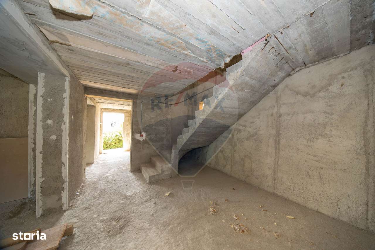 Casă / Vilă cu 8 camere / 7 bai de vânzare, Moieciu de Jos-14