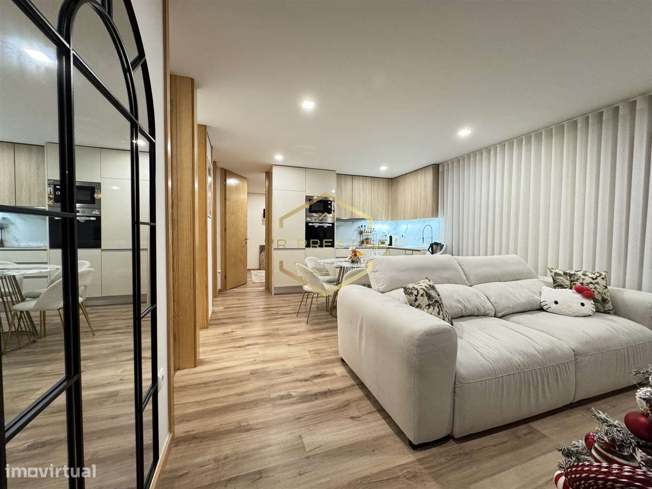 T3 Remodelado junto à Praça do Almada – Terraço Exclusivo de 30 m²-4