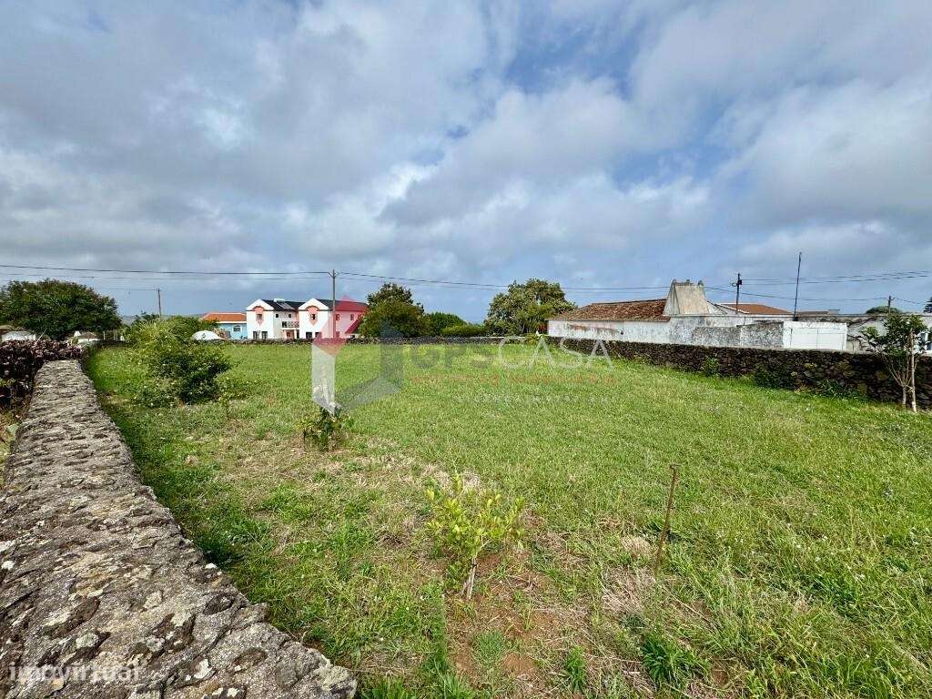 Terreno no Cabo da Praia - 1396 m2, perto do centro da Praia da Vitóri - Grande imagem: 4/9