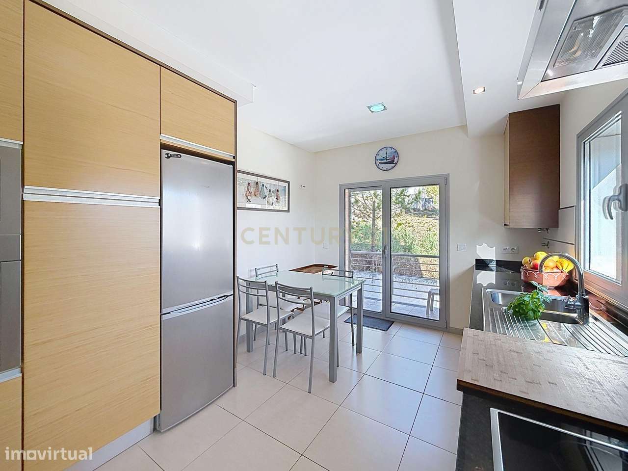 Apartamento T2 com varanda e garagem fechada na Nazaré.-17