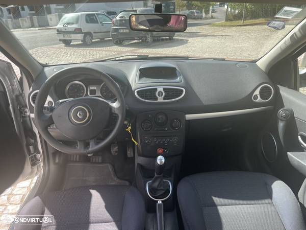 Renault Clio Break 1.2 16V Fairway - 8