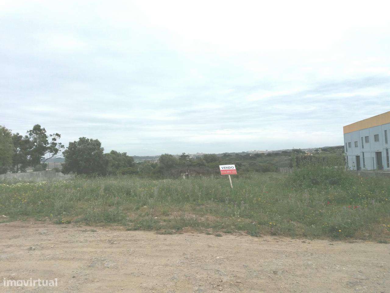 Terreno industrial Alcolombal com a area de 10800 m2-0