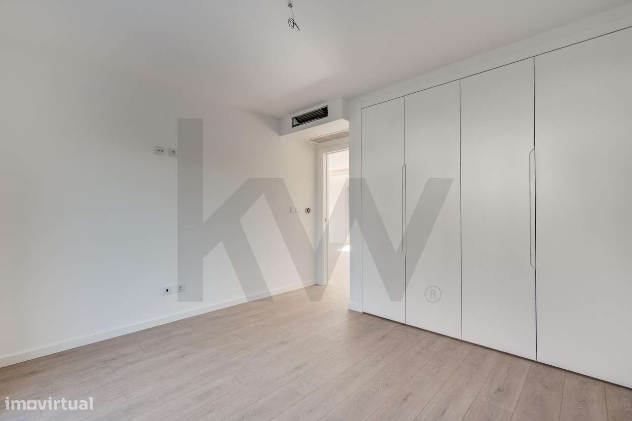 Moradia T4 (+1) em Condomínio Fechado em Cascais com jardim e piscina-14