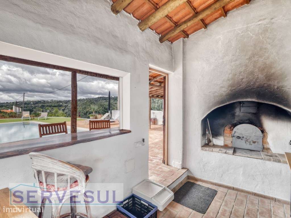 Charmosa Moradia Familiar T3+1 no Campo, inserida num generoso terr...-29