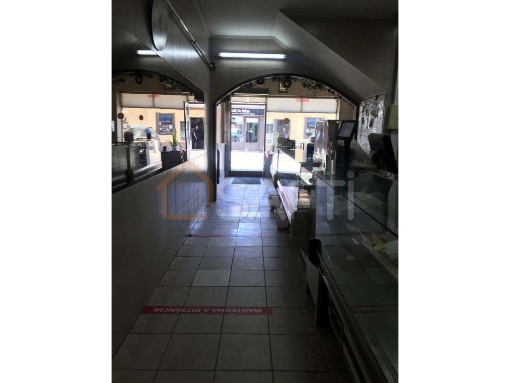 Prédio com Padaria/Pastelaria + Duas habitações - Grande imagem: 5/15