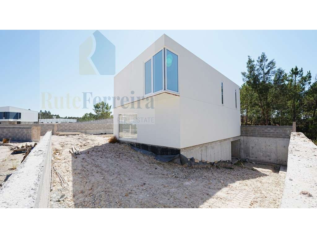 Moradia de design contemporâneo e inovador na Portela da Vila, Torr...-9