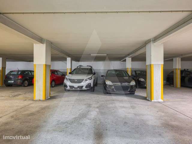 Apartamento T1+1 com arrumos e lugar de garagem em Mafamude!-34