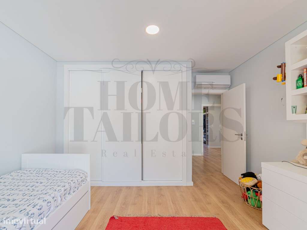 Moradia T3 em Caneças, com excelente jardim e garagem-15