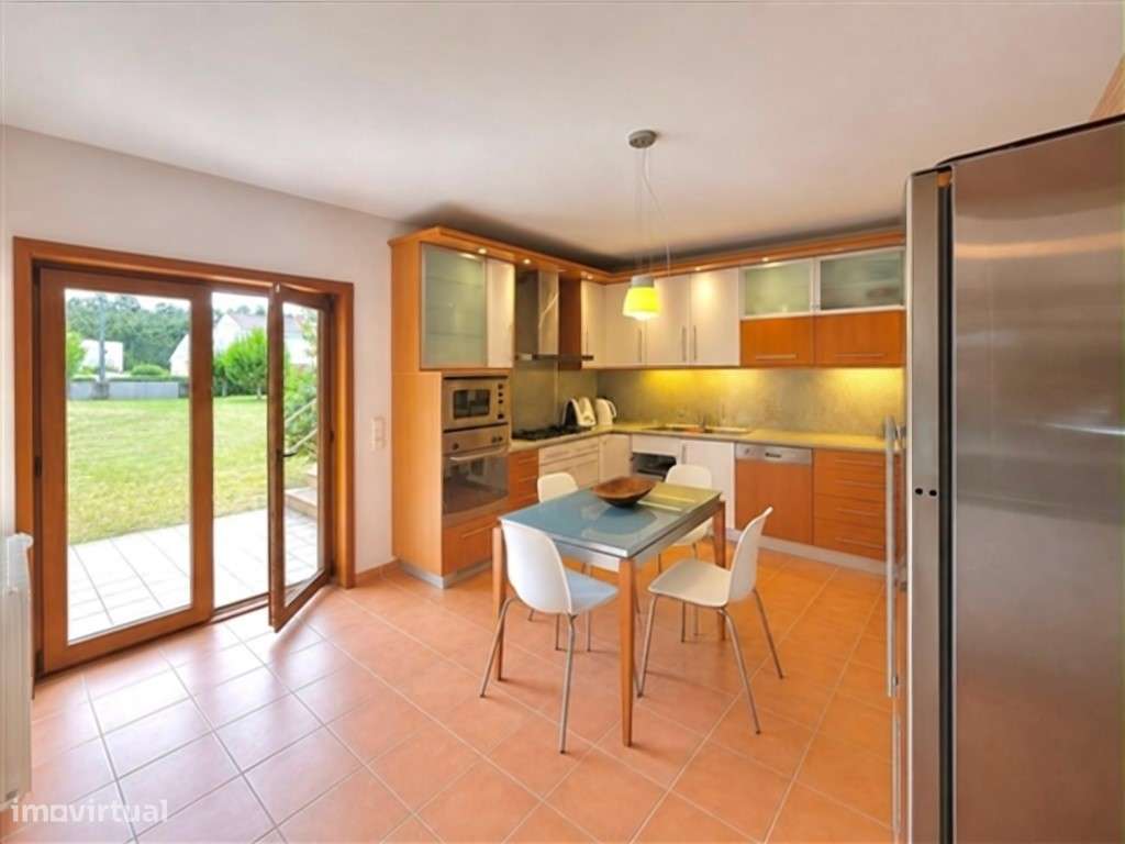Exclusiva Moradia Independente T4 com Piscina e Lote Adicional | Se...-11
