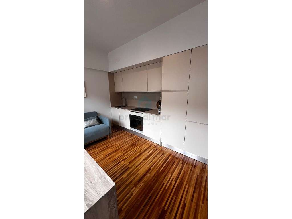 Apartamento T0+1 Mobilado e Equipado na Praça dos Poveiros - Porto - Grande imagem: 4/11