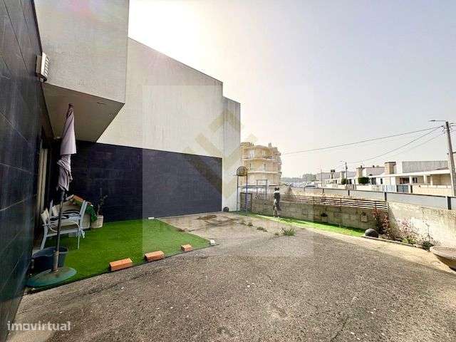 Moradia T4 com espaço exterior em Válega-35