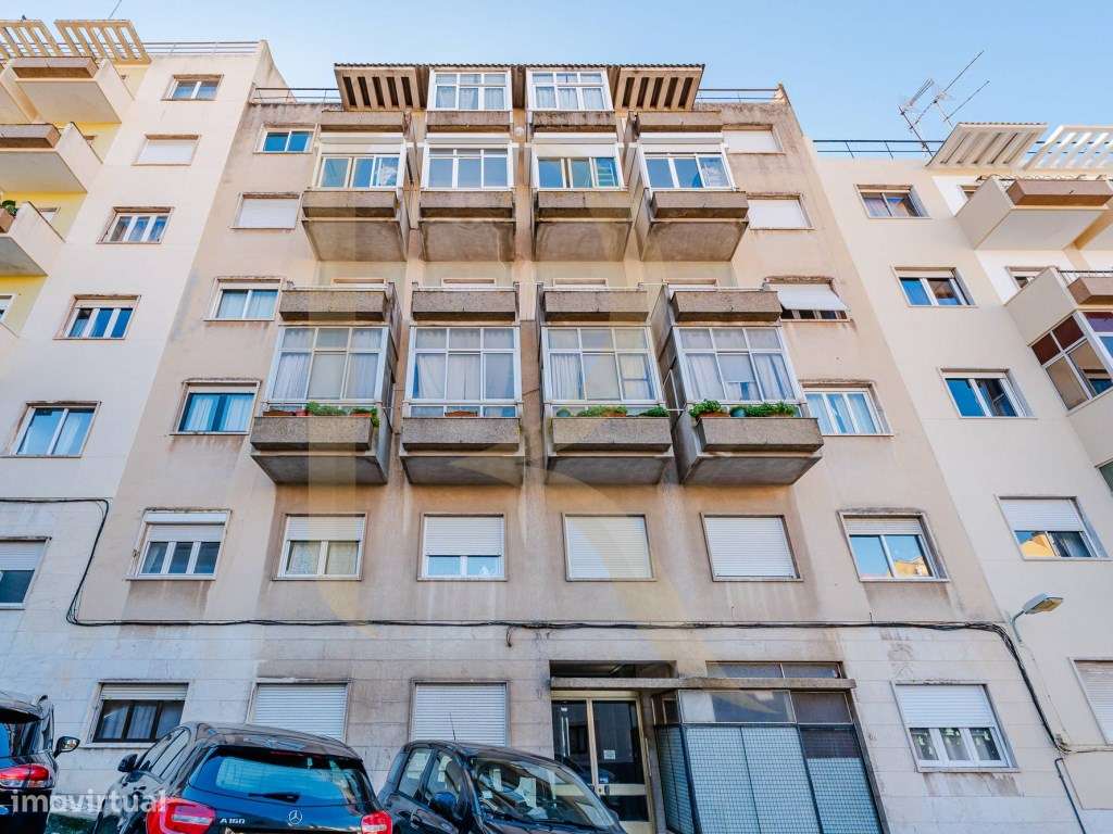 Apartamento T2 com quintal e elevador em Ajuda - Lisboa-20