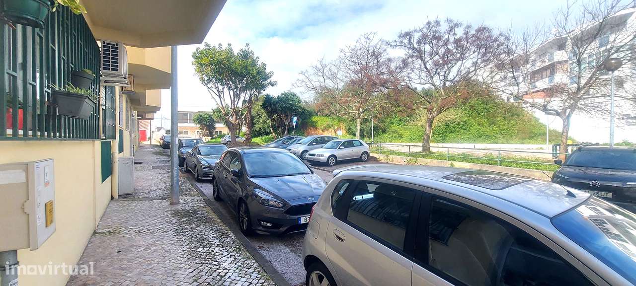 VALE FLORES - T3 REMODELADO COM SUITE NUM R/C-23