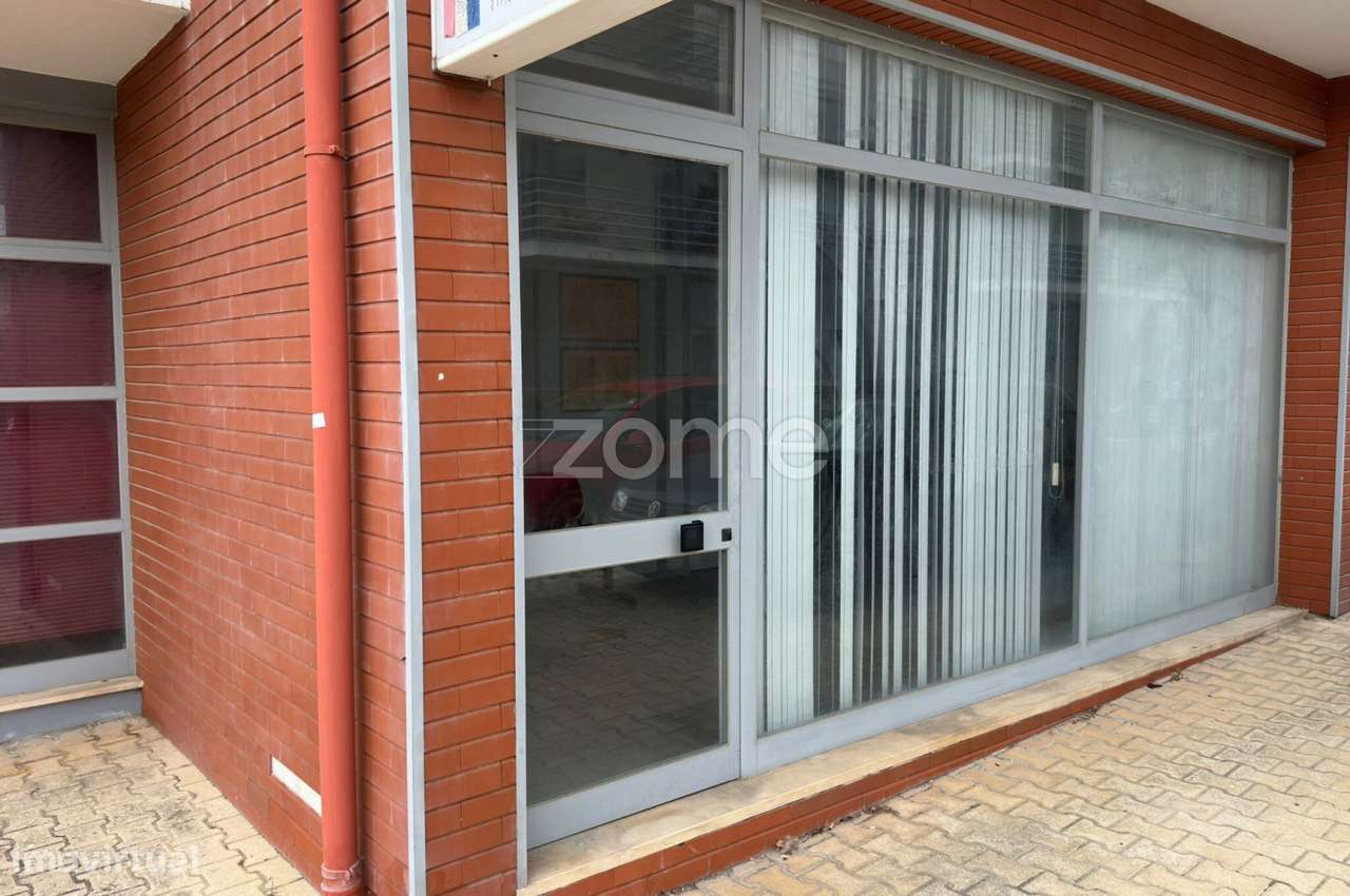 Loja de 108 m² com Potencial de Conversão em T3 – Santana, Sesimbra...-18