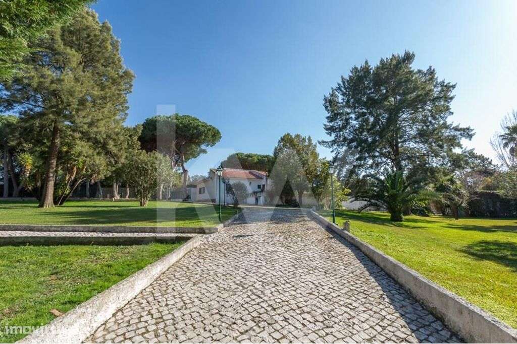 Sesimbra | Moradia T5 a 5 min da praia, com piscina aquecida e capela - Grande imagem: 2/49