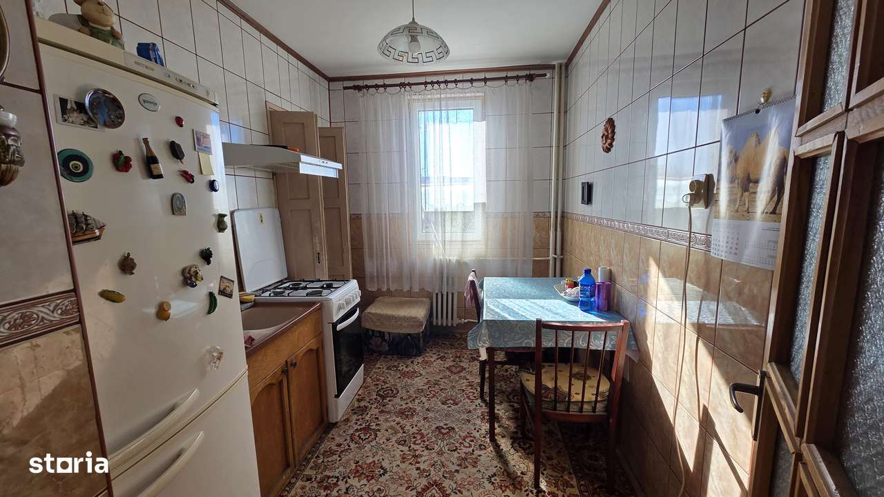 Pod Butelii, apartament 3 camere, decomandat, 70 mp, etaj 2/4-11