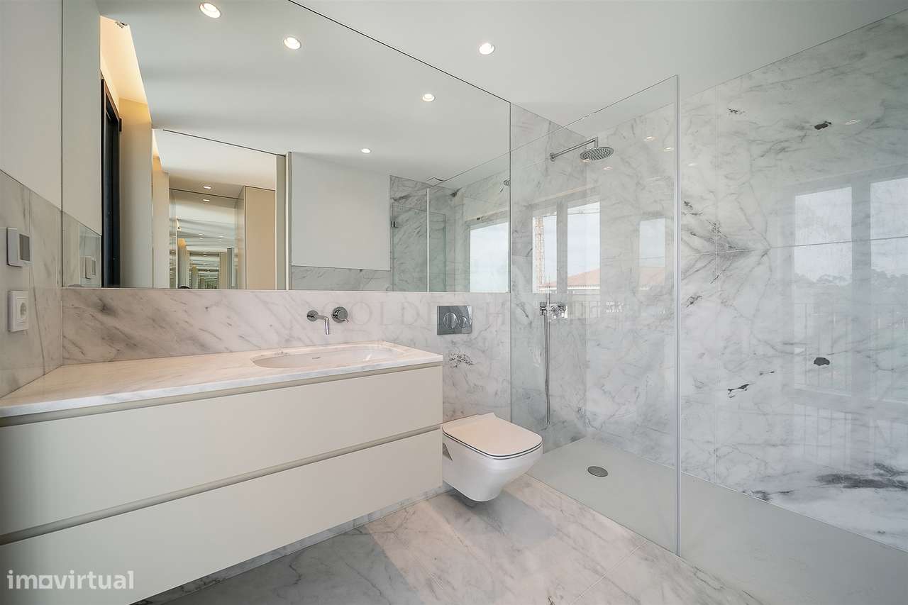 Moradia T4 de Luxo em Canidelo com Vista Mar | Golden Hour Real Estate-11