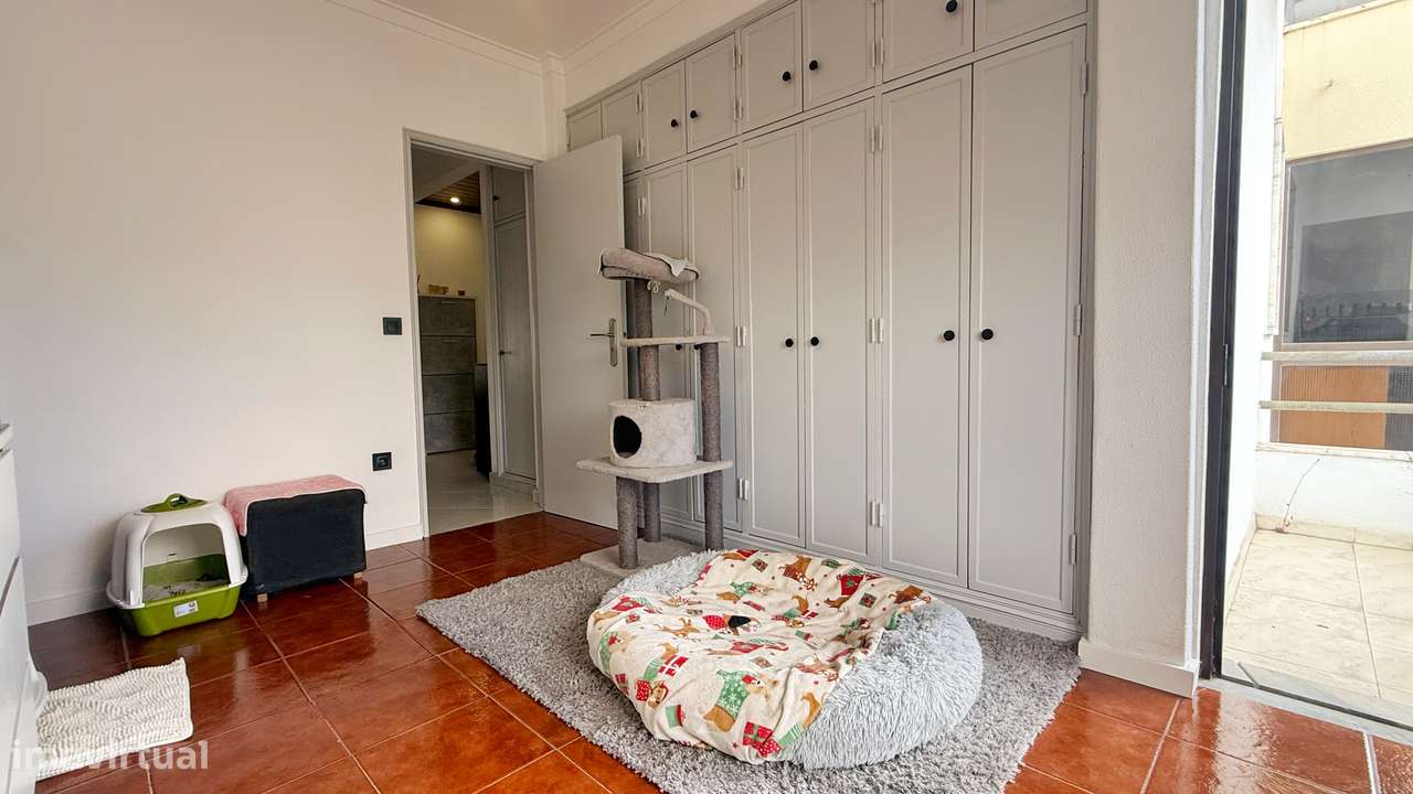 T2 com varanda e excelente área na Quinta do Conde-11